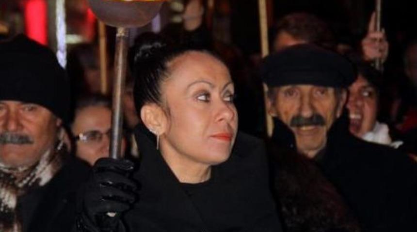 Kesk &Uuml;yeleri 17-25 Aralık Operasyonlarına Tepki İ&ccedil;in Meşaleli Y&uuml;r&uuml;d&uuml;