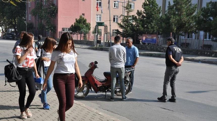 Polis Okulların &Ccedil;evresinde Kuş U&ccedil;urtmuyor