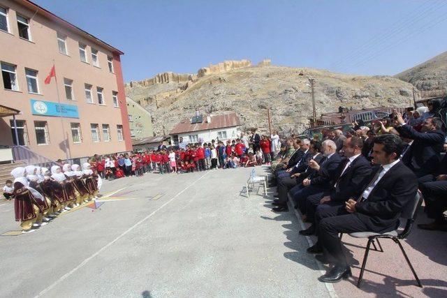 Bayburt’ta 14 Bin Öğrenci Ders Başı Yaptı