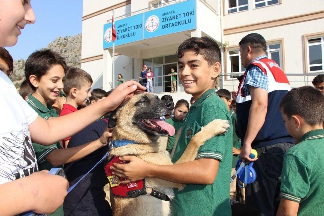 Jandarmadan İlk Derste K&ouml;pekli S&uuml;rpriz
