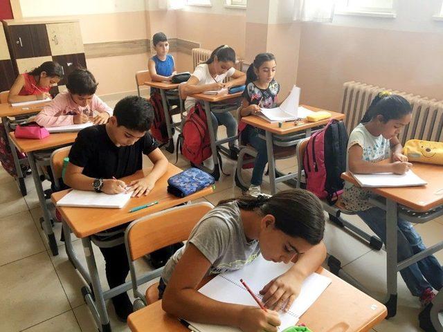 Tunceli’de 8 Bin 869 Öğrenci Ders Başı Yaptı