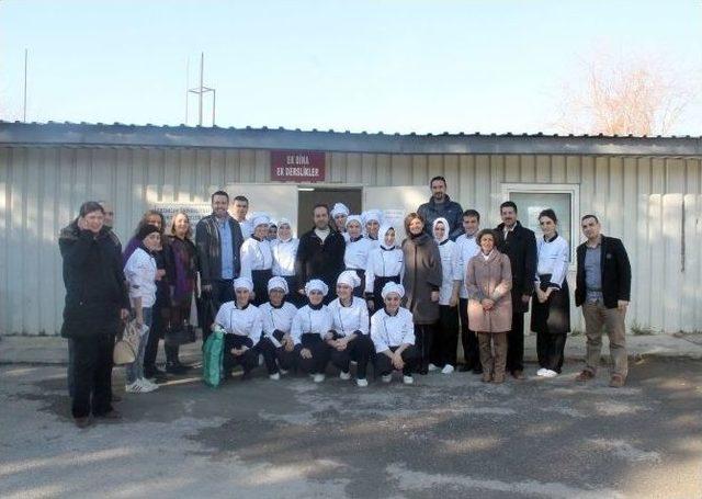 Şef Burak Bozok Erzincan Üniversitesi Öğrencileriyle Bir Arada