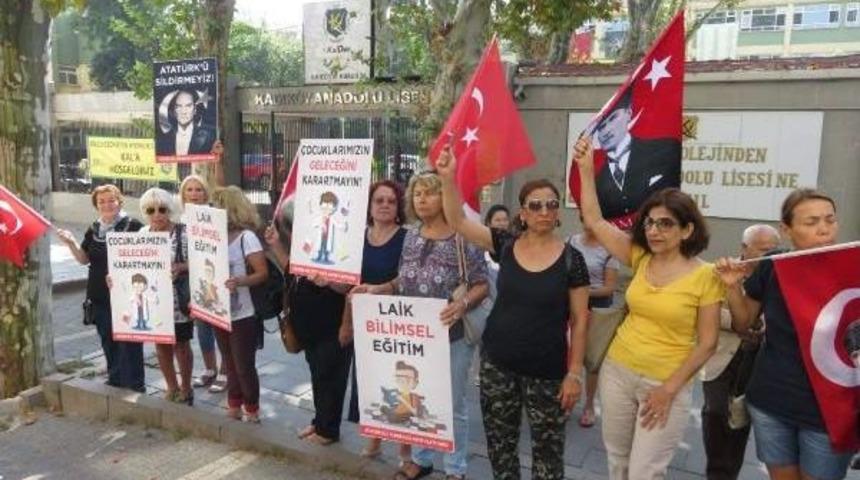 Kadık&ouml;y'de M&uuml;fredat Protestosu
