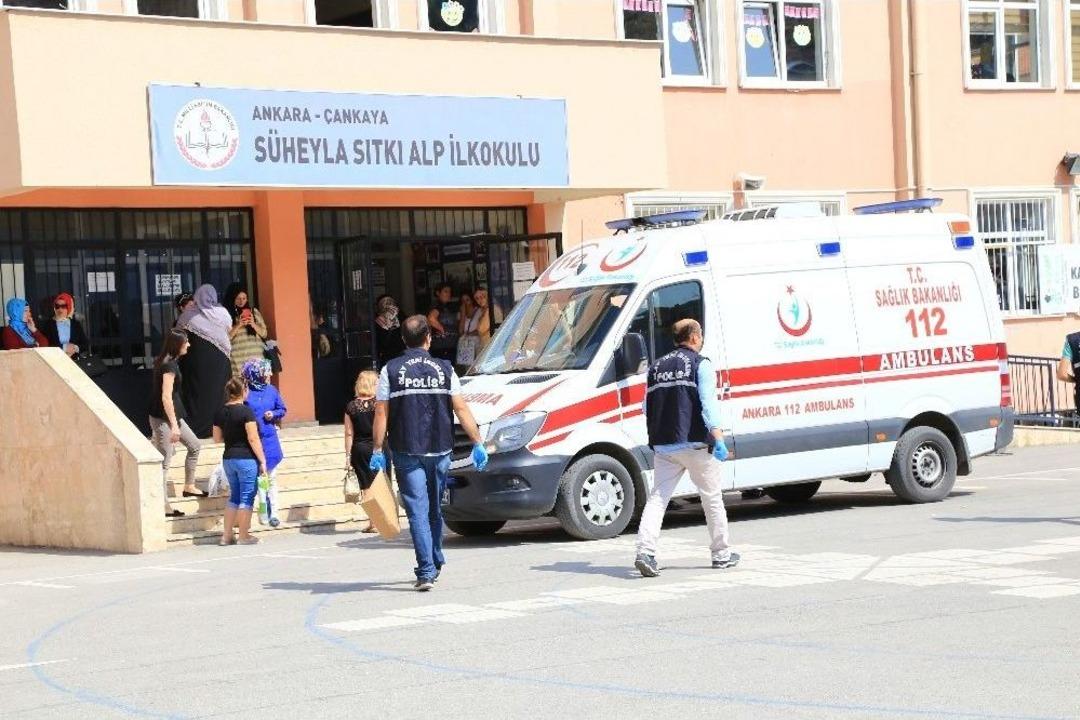 İlkokulda Sınıfın Tavanındaki Al&ccedil;ı &Ccedil;&ouml;kt&uuml;: 3 &Ouml;ğrenci Hafif Yaralandı