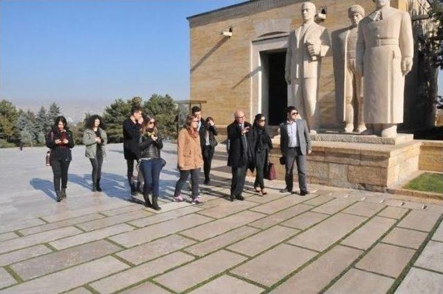 Cumhuriyeti Resmeden Öğrenciler Anıtkabir’de