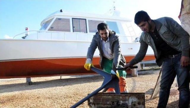 Van Gölü Kıyısındaki Evin Bahçesini Tersaneye Çevirdiler