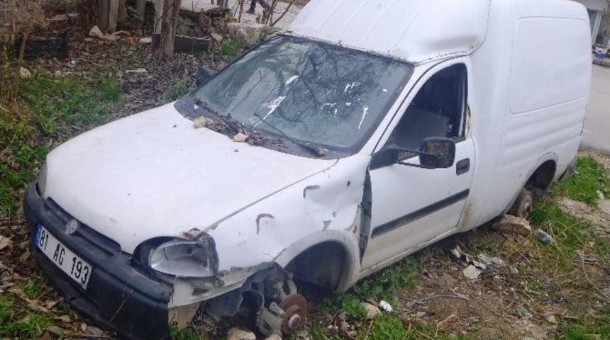 Terk Edilen Ara&ccedil;lar &Ccedil;evre Kirliliği Oluşturuyor