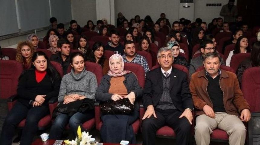 Edebiyat Ve Kitap Topluluğu Şiir Dinletisi D&uuml;zenledi