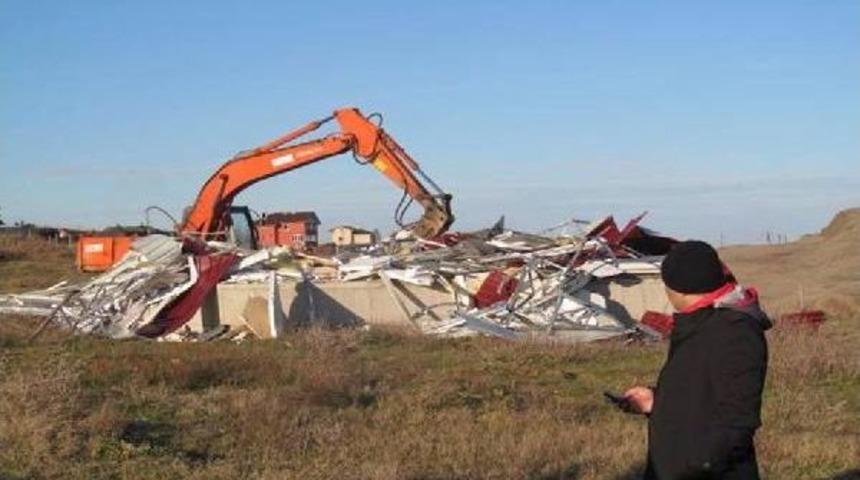 Kandıra'da Ka&ccedil;ak Yapılar Yıkıldı