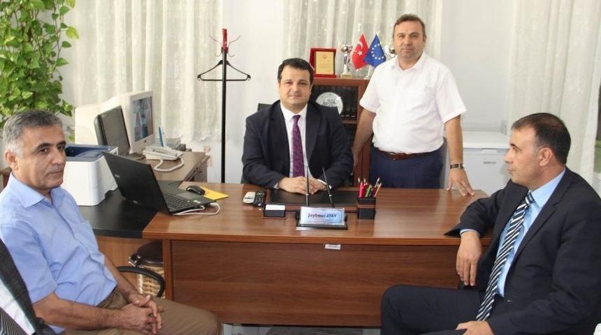 Başkan Özkan, İlk Ders Günü Okulları Ziyaret Etti