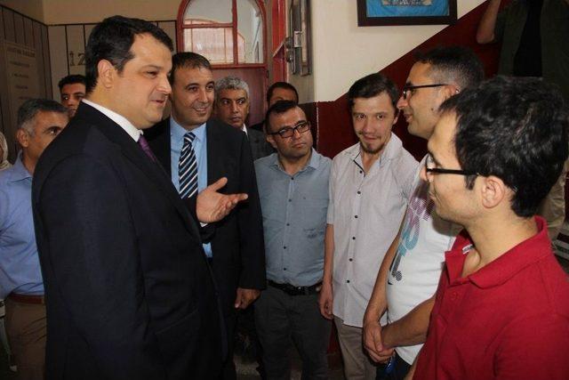 Başkan Özkan, İlk Ders Günü Okulları Ziyaret Etti