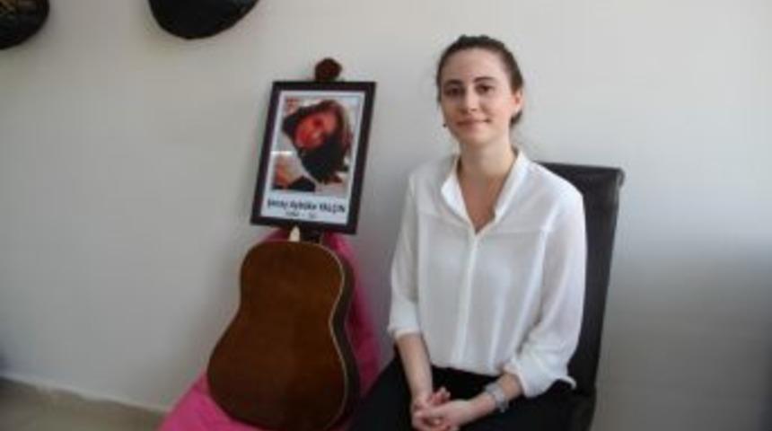 Ayb&uuml;ke &Ouml;ğretmenin Yerine Atanan Merve Sırlan: