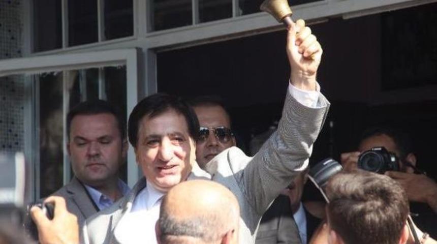 Bursa'da Ilk Zili Vali İzzettin K&uuml;&ccedil;&uuml;k &Ccedil;aldı