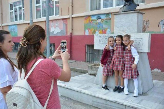 Bursa'da Ilk Zili Vali İzzettin Küçük Çaldı