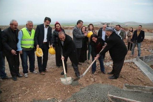 Silopi Belediyesi, Nevruz Alanı Ve Halkevinin Projelerini Hayata Geçirdi