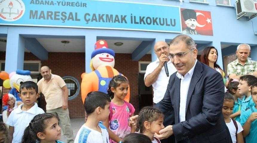 Başkan &Ccedil;elikcan&rsquo;dan &Ouml;ğrencilere Kırtasiye
