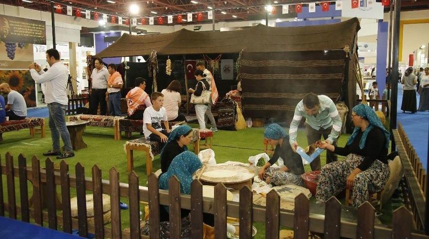 Yörex’e Döşemealtı Standı Damga Vurdu