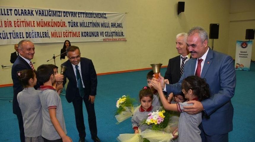 Karab&uuml;k&rsquo;te 37 Bin &Ouml;ğrenci Ders Başı Yaptı