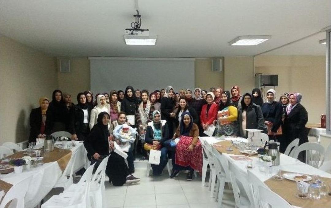 Beyoğlu&rsquo;nda Kadınlar Uzman Eşliğinde Doğuma Hazırlanıyor