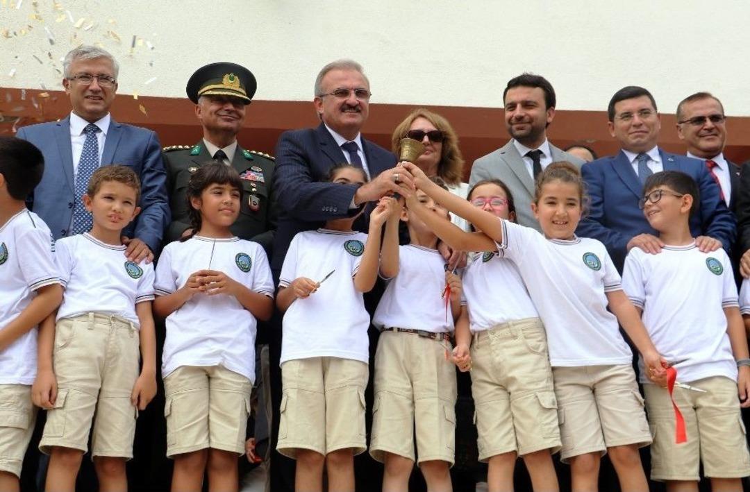 Antalya&rsquo;da 440 Bin &Ouml;ğrenci İ&ccedil;in Ders Zili &Ccedil;aldı