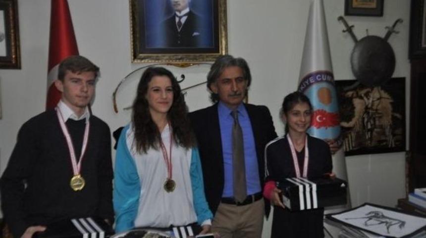 K&uuml;&ccedil;&uuml;k Atletlerin B&uuml;y&uuml;k Başarısı