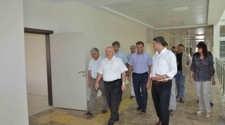 Rekt&ouml;r Prof. Dr. G&ouml;n&uuml;ll&uuml; K&uuml;lliyede İncelemelerde Bulundu