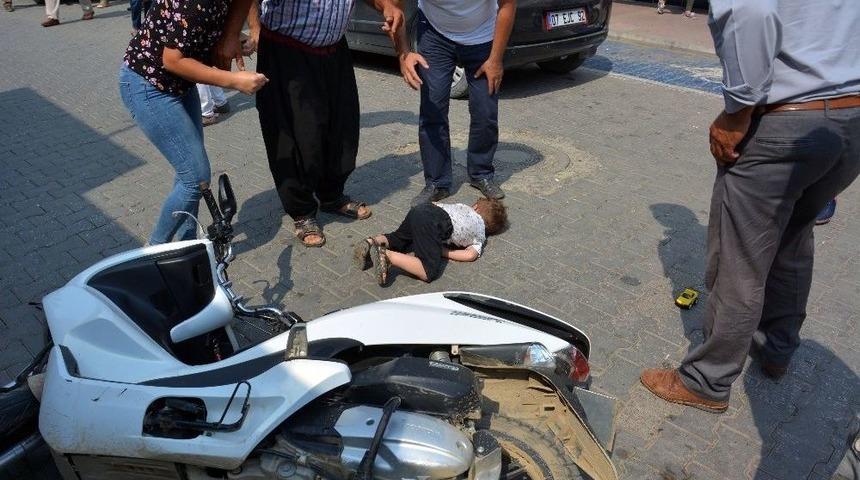 Yola Fırlayan &Ccedil;ocuğa Motosiklet &Ccedil;arptı