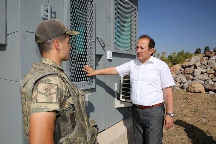 Vali Ali Hamza Pehlivan, Jandarma Kontrol Noktasını Ziyaret Etti G3