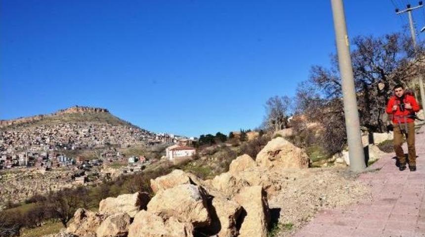 Felsefe &Ouml;ğretmeni 34 Kişinin &Ouml;ld&uuml;ğ&uuml; Uludere Sınırına Y&uuml;r&uuml;yor