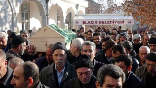 İstanbul'da Öldürülen Taksici, Elazığ'da Toprağa Verildi