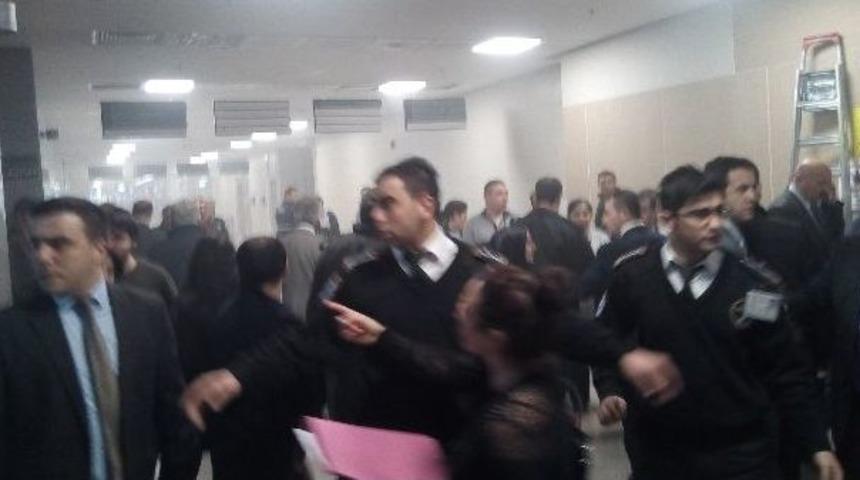 İstanbul Adalet Sarayı&rsquo;nda Yangın Paniği