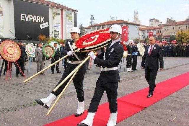 Atatürk Ebediyete İntikalinin 76. Yılında Anıldı
