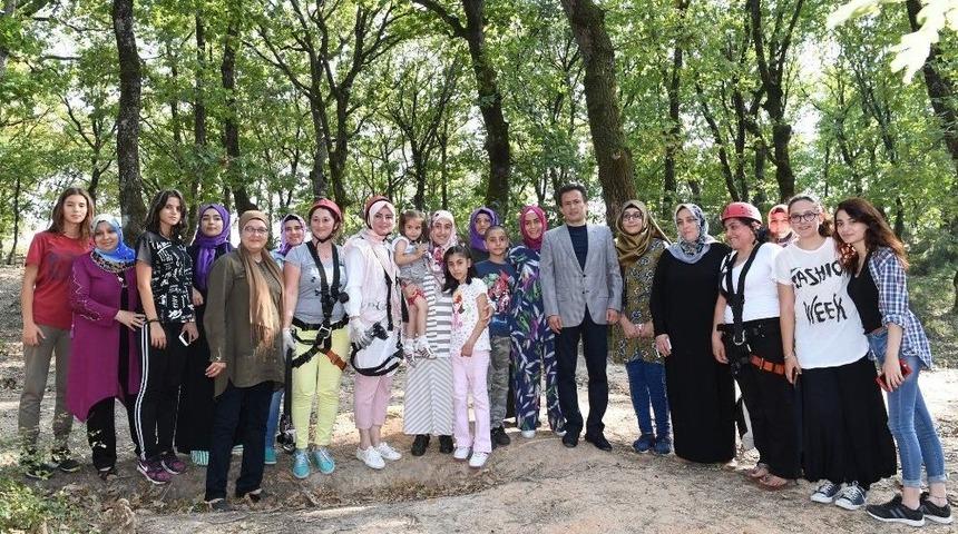 Anneler Ve &Ccedil;ocukları Birlikte Kampa Girdi