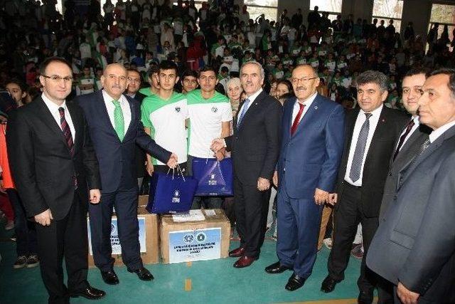 Harmancık Okul Sporları Şenliği Coşkulu Başladı