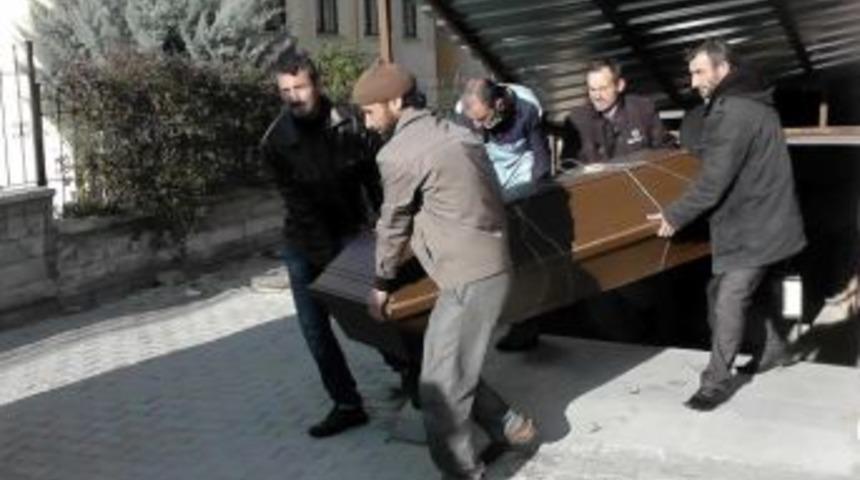 İnşaat Bek&ccedil;isi Barakada Yaktığı Ateşin Dumanından &Ouml;ld&uuml;