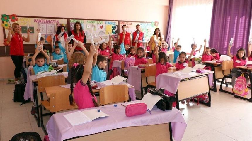 Yozgat&rsquo;ta &Ouml;ğrencilere Kalem Seti Dağıtıldı