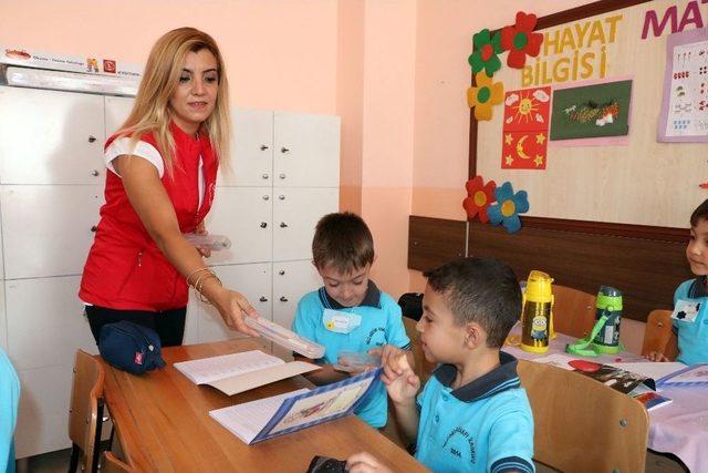 Yozgat’ta Öğrencilere Kalem Seti Dağıtıldı