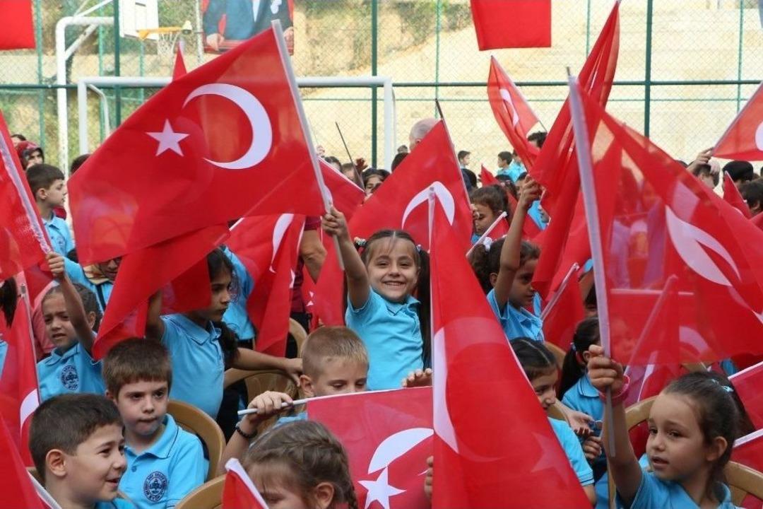 Ey&uuml;pl&uuml; &Ouml;ğrenciler Dersbaşı Yaptı