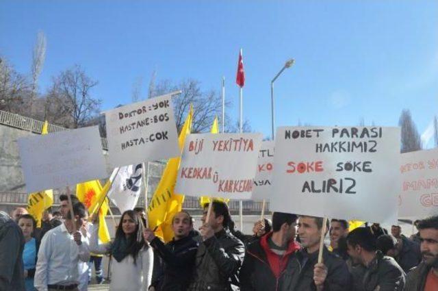 Çukurca'da 'doktor Yok' Protestosu