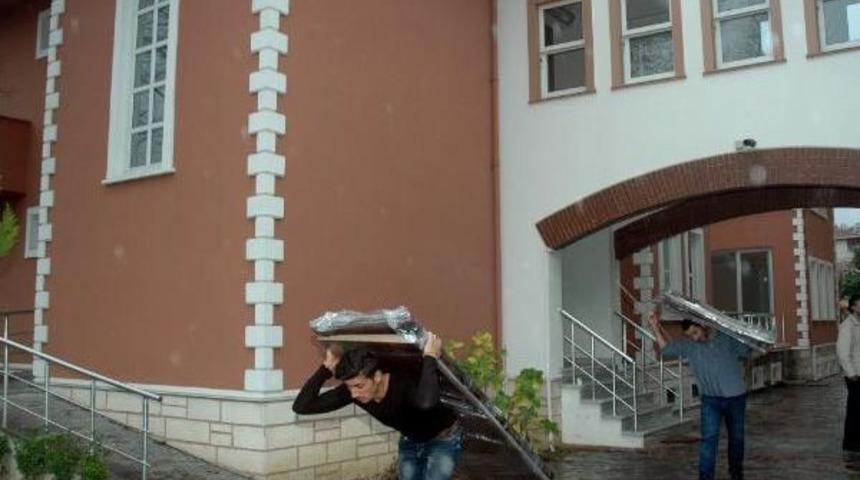 Gazeteciler Ve Yazarlar Vakfı Polis Marifetiyle Boşaltıldı