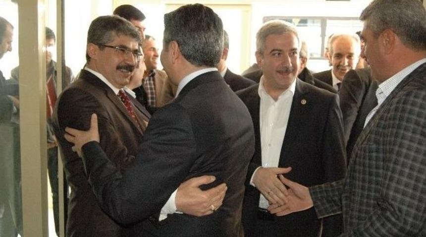 Milletvekillerini Ak Parti Teşkilatı Havalimanında Karşıladı