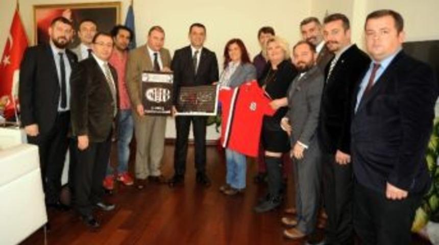 Beşiktaşlılardan Başkan &Ccedil;er&ccedil;ioğlu&rsquo;na Teşekk&uuml;r