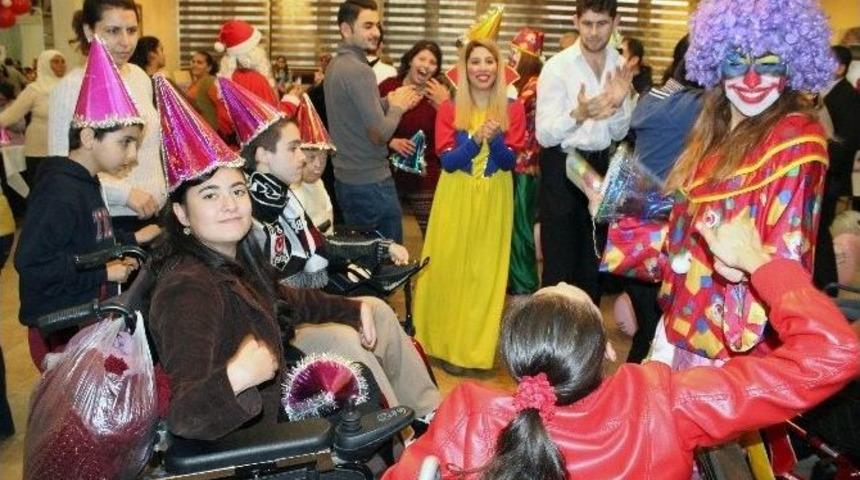 Engelliler&rsquo;den &lsquo;engelsiz&rsquo; Kutlama