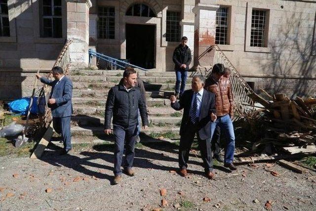 Gesi İlk&ouml;ğretim Okulu Melikgazi Belediyesince Aslına Uygun Olarak Onarılıyor 2