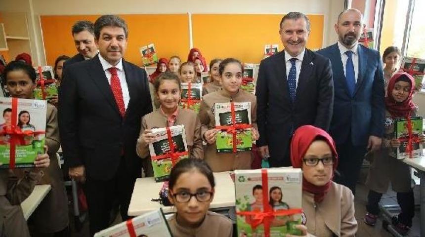 Esenler'de &Ccedil;&ouml;pten &Ccedil;ıkan 4 Milyon Defter Eğitime Kazandırıldı