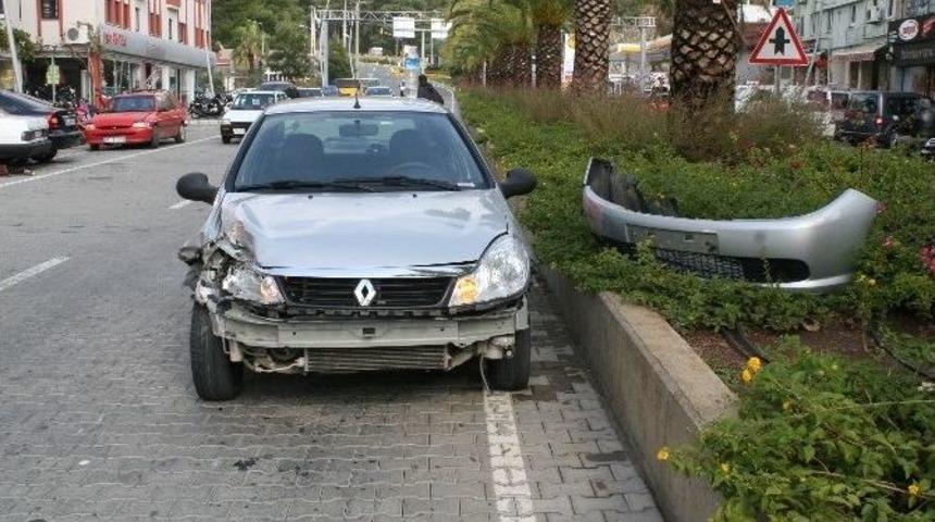 Hızını Alamayan Kadın S&uuml;r&uuml;c&uuml; 2 Araca &Ccedil;arparak Durabildi