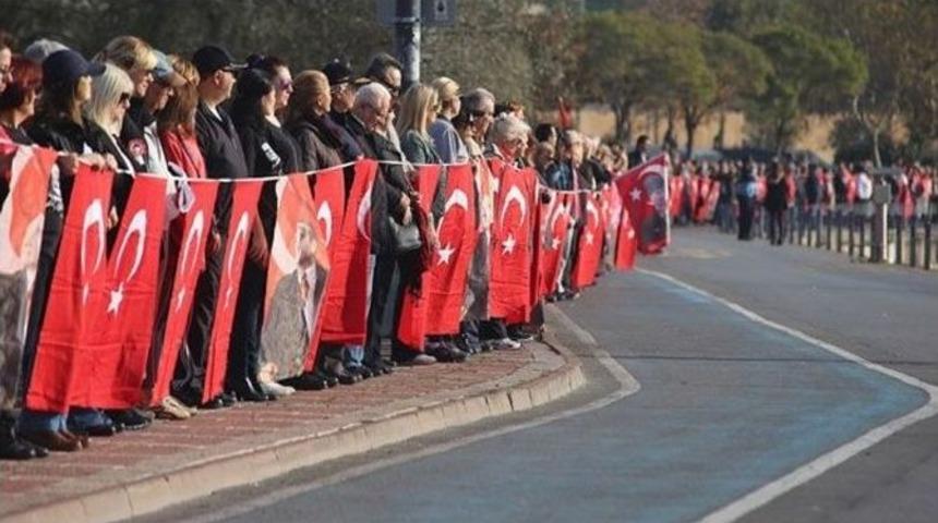 Beşiktaş&rsquo;tan Dolmabah&ccedil;e&rsquo;ye Ata&rsquo;ya Saygı Zinciri