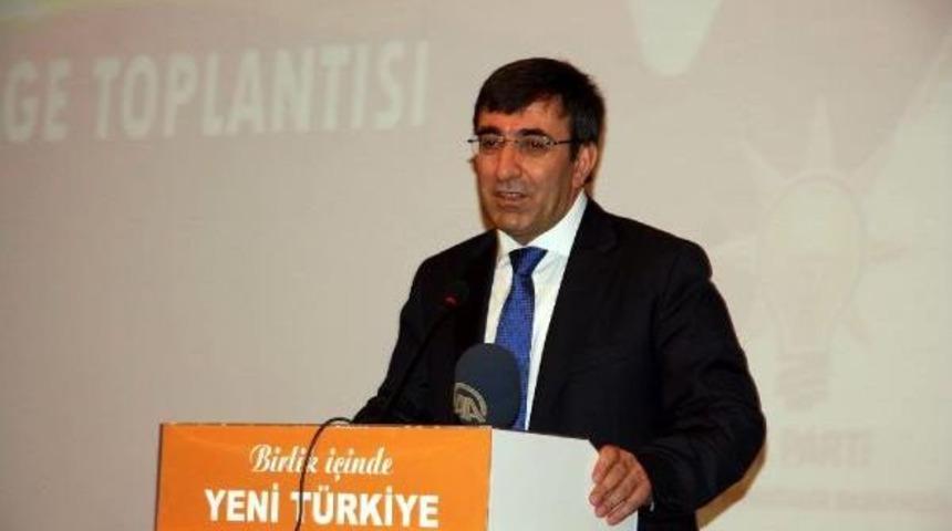 Bakan Yılmaz, Belediye Başkanlarından İyi Ekip Kurmalarını İstedi