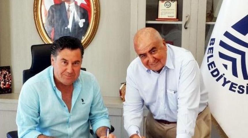 130 &Uuml;lkeden Topladığı 7 Bin Deniz Kabuğunu M&uuml;zeye Bağışladı