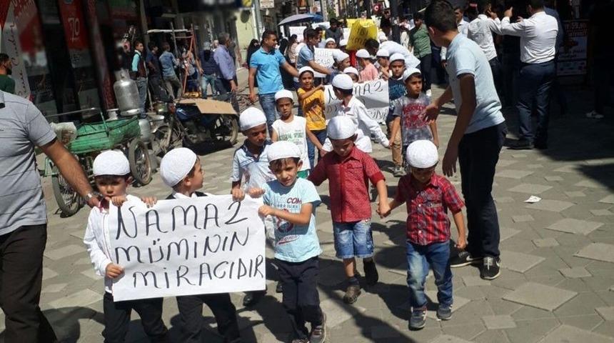 Ağrılı Minikler &lsquo;namaz&rsquo; İ&ccedil;in Y&uuml;r&uuml;d&uuml;